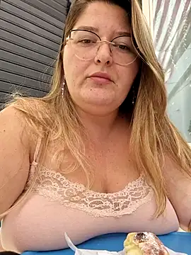 Snapshot of HornyBella88 chatting on October 14, 2025, 10:05 am HornyBella88 online show from October 14, 2025, 10:05 am