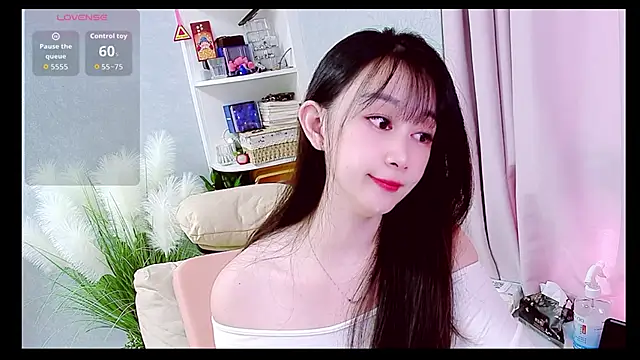 Snapshot of catlovesapple_ chatting on October 9, 2025, 6:33 am catlovesapple  online show from October 9, 2025, 6:33 am