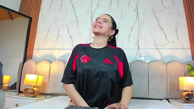 Samantha Fiire online show from April 5, 2026, 12:57 pm