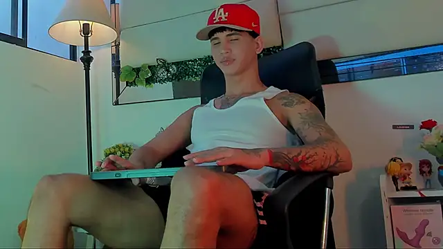 damian xxxl online show from November 15, 2025, 8:05 pm