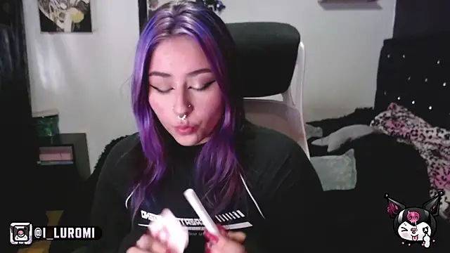 Iluromi online show from November 14, 2025, 6:17 pm