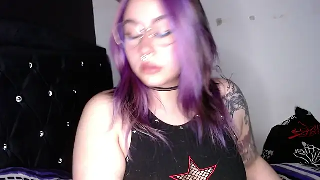 Iluromi online show from November 17, 2025, 2:17 am