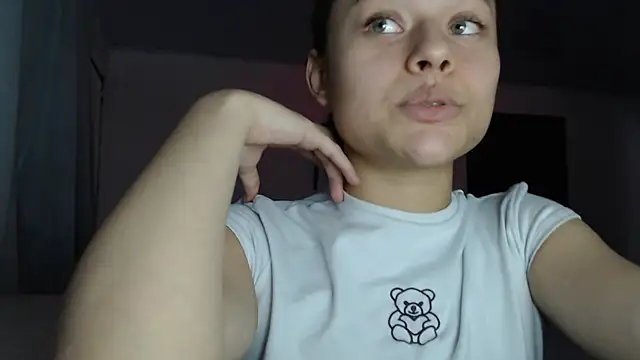 LittleCheerry69 online show from November 12, 2025, 4:07 pm