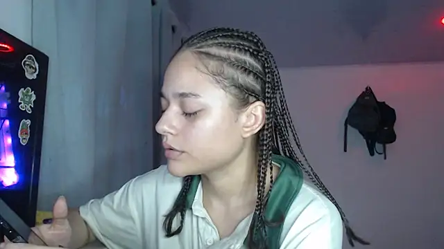 LittleCheerry69 online show from November 28, 2025, 3:47 pm