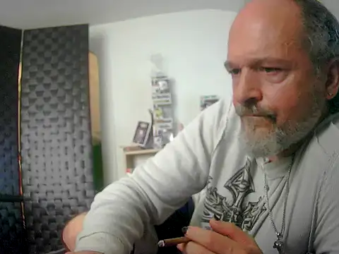 HippieDad333 online show from September 23, 2025, 7:17 pm