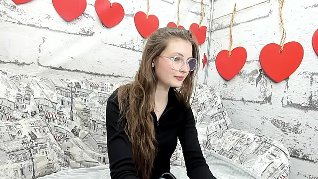 Shyly Lisa online show from September 28, 2025, 1:11 am