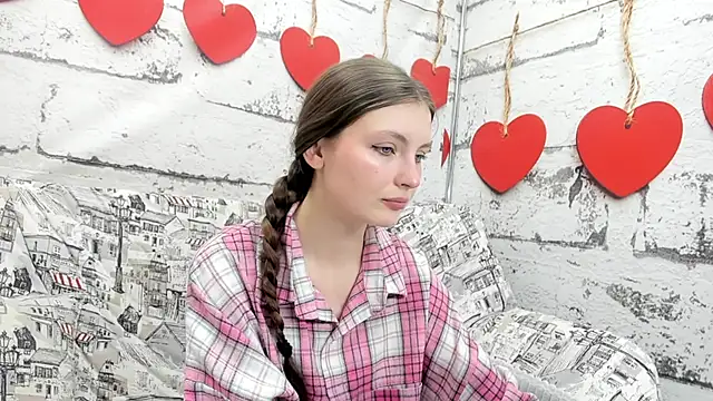 Shyly Lisa online show from September 30, 2025, 1:21 am