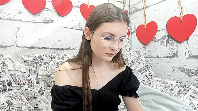 Shyly Lisa online show from October 18, 2025, 2:03 am