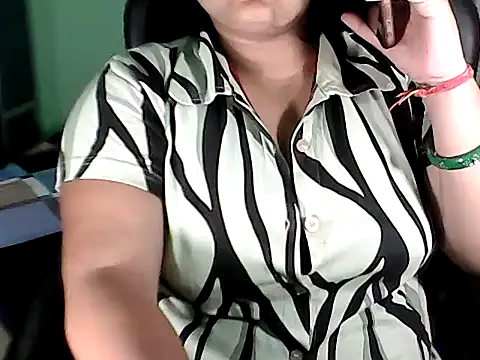 BABITA KUMARII online show from October 8, 2025, 3:53 pm