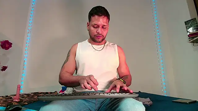 LucasGaeel online show from March 4, 2026, 1:22 am