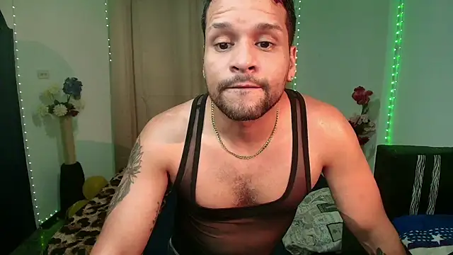 LucasGaeel online show from April 15, 2026, 12:39 am