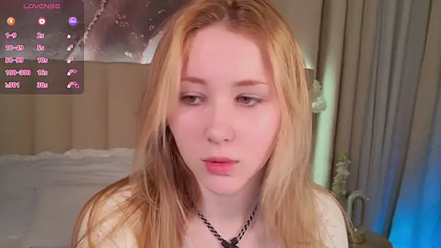 LiraKink online show from April 19, 2026, 4:01 am