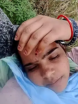 Snapshot of Cuty_nensi chatting on October 8, 2025, 8:01 am Cuty nensi online show from October 8, 2025, 8:01 am