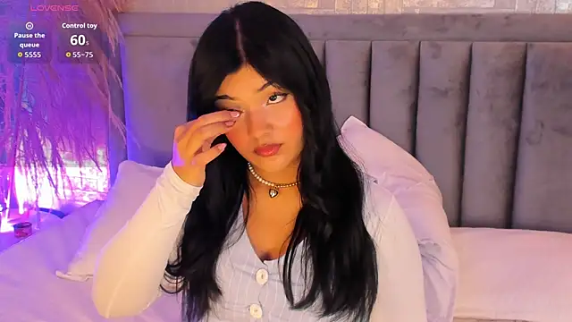 EmmaBlossom online show from November 2, 2025, 3:03 pm