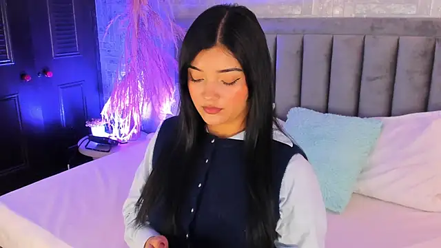 EmmaBlossom online show from November 12, 2025, 7:46 pm