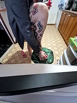 Snapshot of candymaxxx chatting on February 5, 2026, 4:11 pm candymaxxx online show from February 5, 2026, 4:11 pm