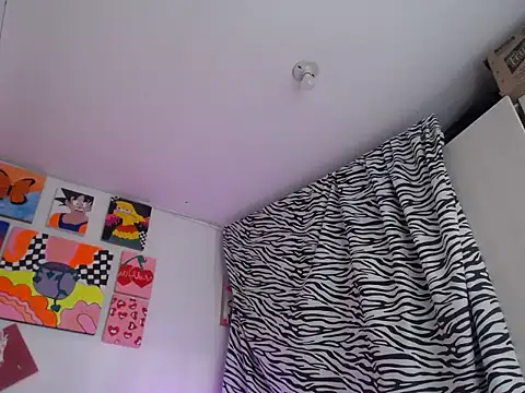 Nahomyyy online show from December 1, 2025, 11:37 am