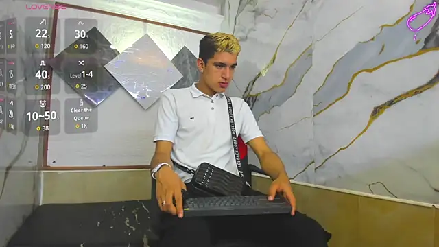 Stiben boy online show from October 4, 2025, 7:23 pm