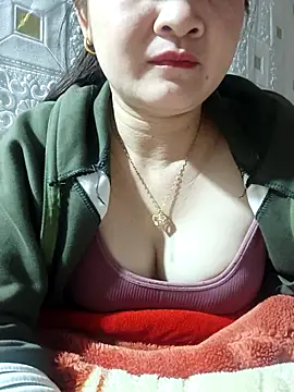 Snapshot of Paul-paul11 chatting on February 15, 2026, 10:28 pm Paul-paul11 online show from February 15, 2026, 10:28 pm