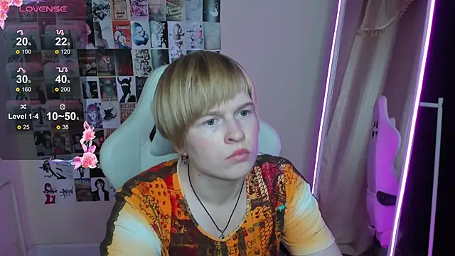 Cattie w  online show from November 19, 2025, 1:27 am