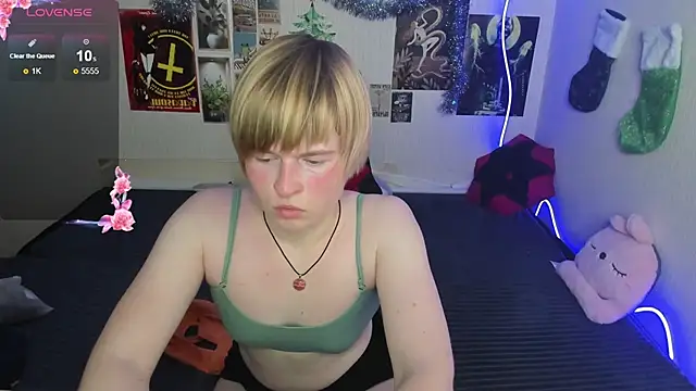 Cattie w  online show from January 14, 2026, 1:11 am