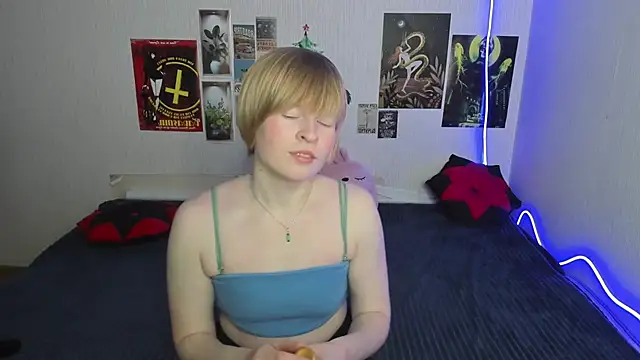 Cattie w  online show from February 17, 2026, 1:13 am