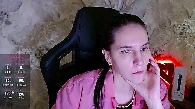 Irwi Tomboy online show from June 1, 2026, 2:41 pm