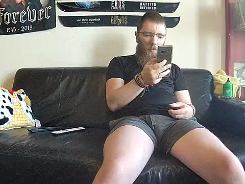 Snapshot of kinderkooriscoel- chatting on August 6, 2026, 5:48 pm kinderkooriscoel- online show from August 6, 2026, 5:48 pm
