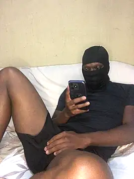 Snapshot of Swazibigmachine chatting on December 14, 2025, 4:01 pm Swazibigmachine online show from December 14, 2025, 4:01 pm