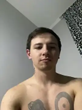 KirilStella online show from November 3, 2025, 8:32 pm