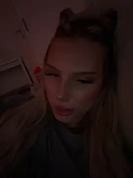 blondeeee online show from July 2, 2026, 6:14 pm