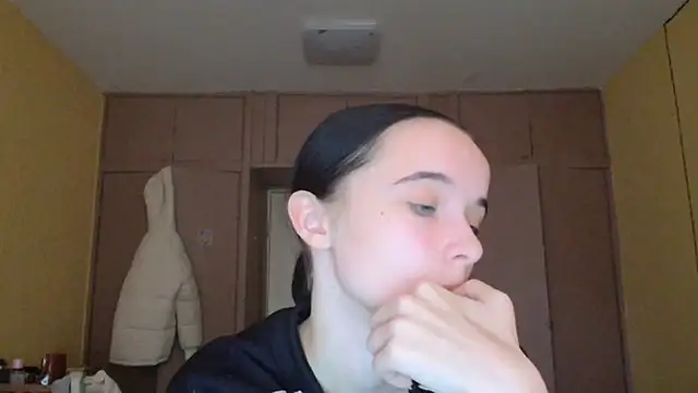 Emilia Light online show from November 5, 2025, 8:36 am