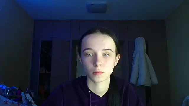 Emilia Light online show from February 2, 2026, 7:29 am