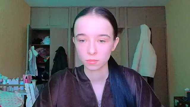 Emilia Light online show from March 5, 2026, 7:26 am