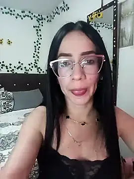 Snapshot of YaraDuartee chatting on March 4, 2026, 1:33 am YaraDuartee online show from March 4, 2026, 1:33 am