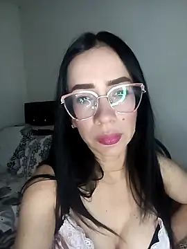Snapshot of YaraDuartee chatting on April 7, 2026, 1:28 am YaraDuartee online show from April 7, 2026, 1:28 am