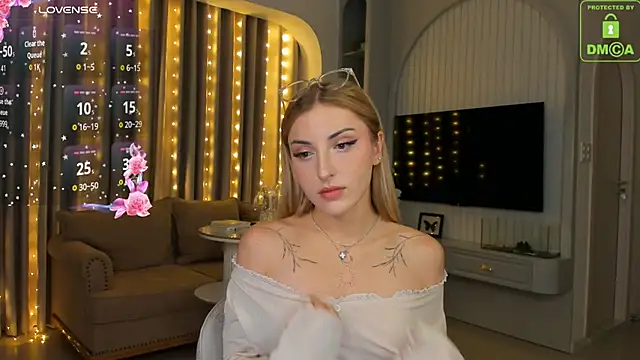 Snapshot of AmyVilvet_ chatting on July 1, 2026, 9:03 pm AmyVilvet online show from July 1, 2026, 9:03 pm