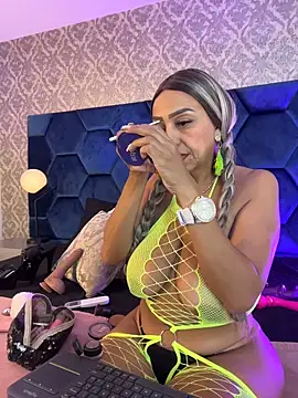 Snapshot of Angelina_Roa chatting on May 4, 2026, 2:13 pm Angelina Roa online show from May 4, 2026, 2:13 pm