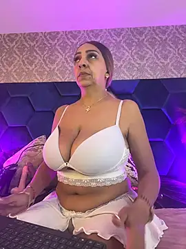 Snapshot of Angelina_Roa chatting on May 13, 2026, 3:20 pm Angelina Roa online show from May 13, 2026, 3:20 pm