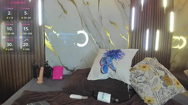 NoahVidall online show from April 14, 2026, 5:57 am