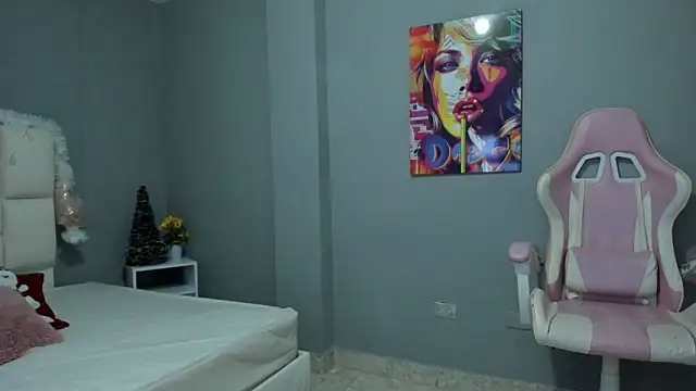 Snapshot of Athenea__fox chatting on December 19, 2025, 12:01 pm Athenea fox online show from December 19, 2025, 12:01 pm