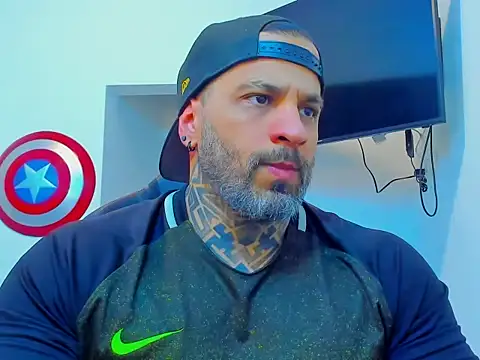 JoshRigby online show from November 19, 2025, 7:36 pm