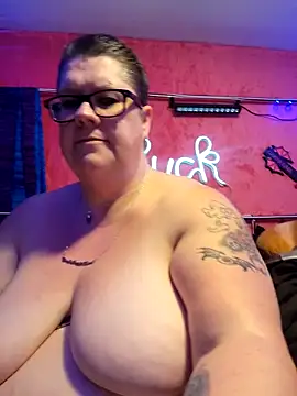 violentviolet68 online show from May 12, 2026, 11:35 pm