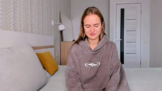 LilMary  online show from November 3, 2025, 8:15 am