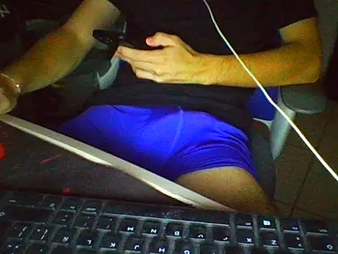 AlbertoRuiz086 online show from October 13, 2025, 6:57 am