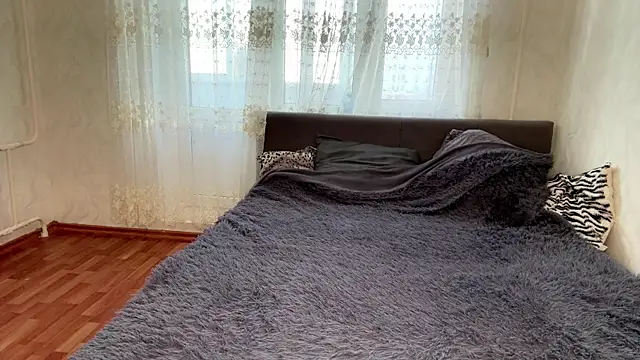 Snapshot of LindyEckland chatting on April 1, 2026, 1:41 pm LindyEckland online show from April 1, 2026, 1:41 pm