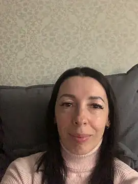 ViollaXlove online show from October 2, 2025, 9:05 am