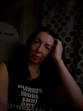 ViollaXlove online show from October 27, 2025, 6:45 pm