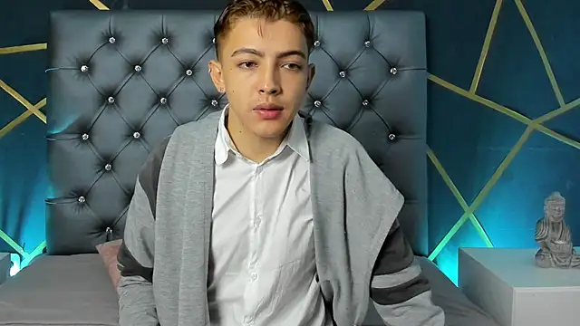 Lian Miller1  online show from October 16, 2025, 12:28 pm