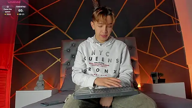 Lian Miller1  online show from February 20, 2026, 12:27 pm